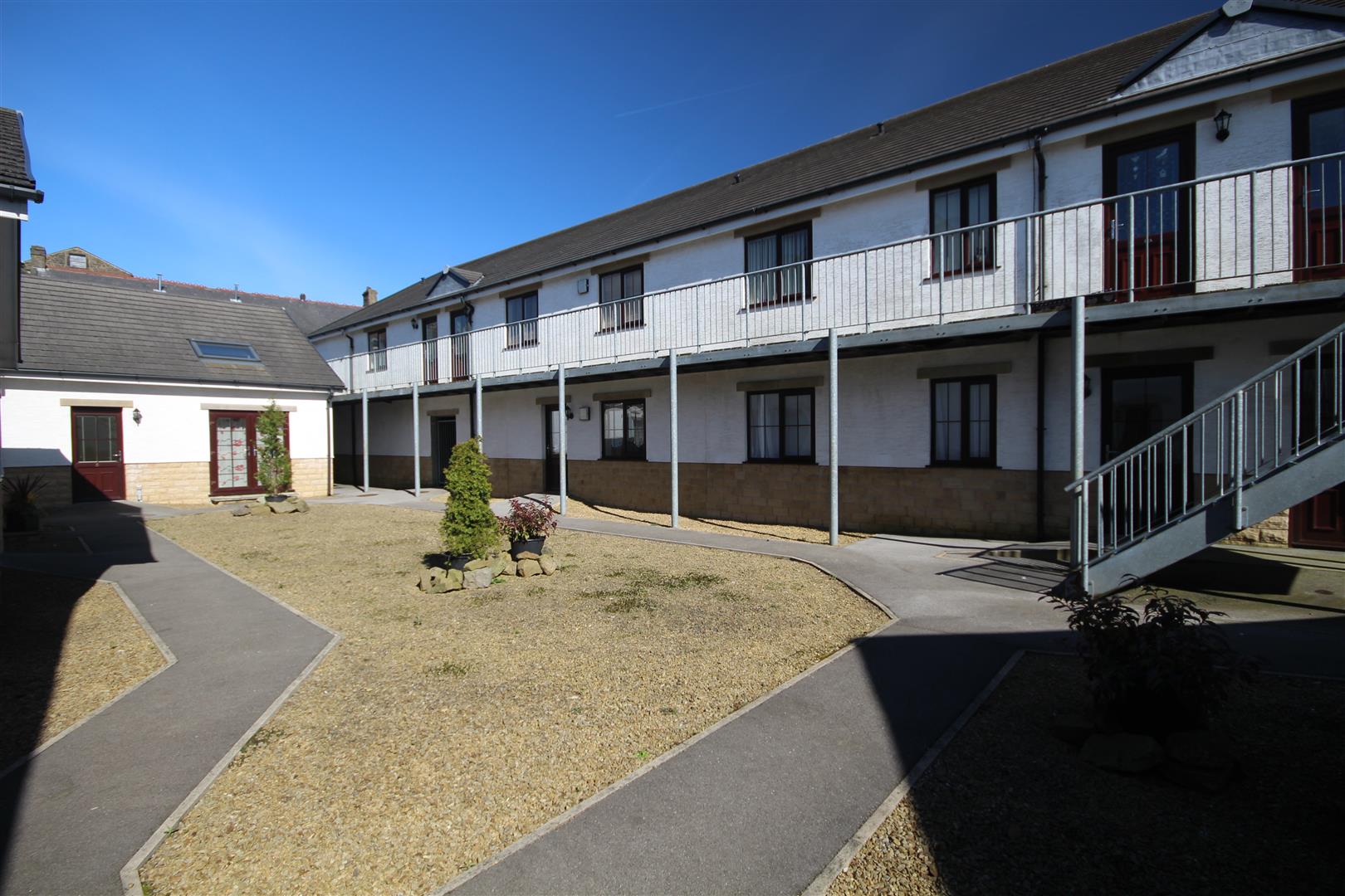 2 bedroom apartment SSTC in Colne - IMG_9574.JPG
